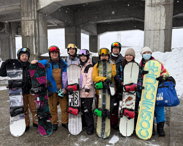 集合前往雪場試裝→分組上課 (五小時課程)