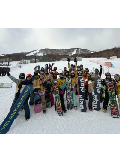 集合前往雪場試裝→分組團體上課(五小時課程)