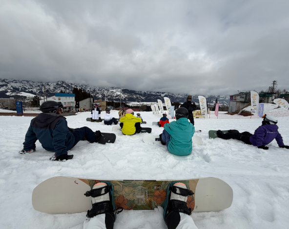 渡假村滑雪→渡假村晚餐