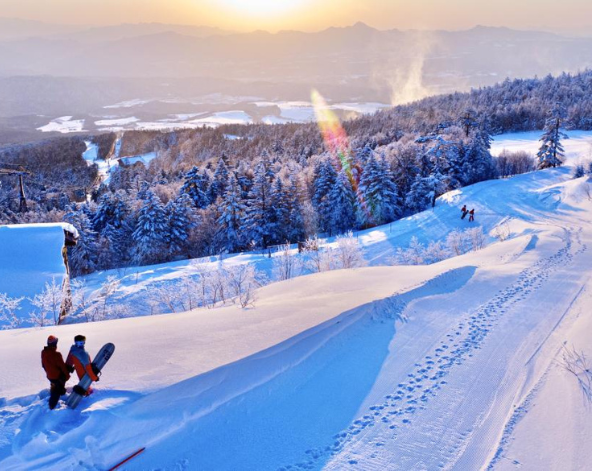 渡假村滑雪→渡假村晚餐