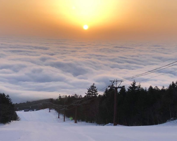 渡假村滑雪→渡假村晚餐
