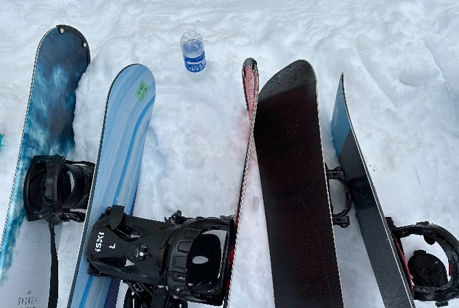 早餐時光→集合前往雪場試裝→分組上課 (五小時課程)
