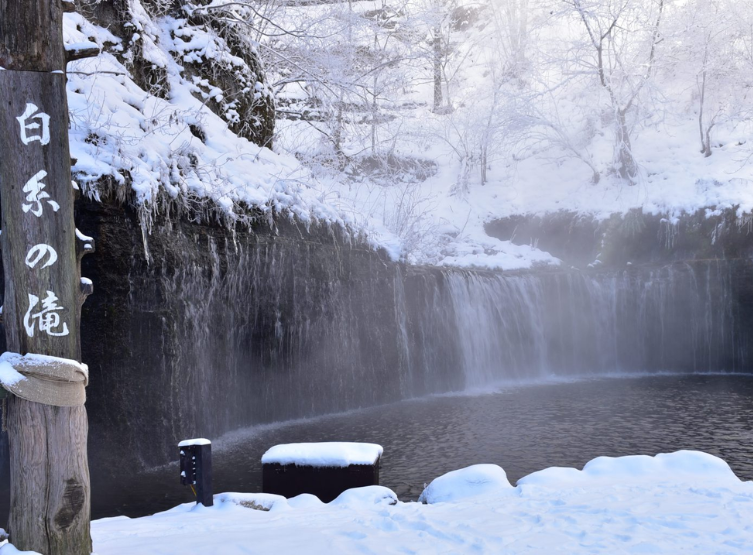 白絲瀑布~冰瀑→石之教堂→榆樹街小鎮→舊輕井澤銀座通 (這天想多滑雪的可以繼續滑雪)