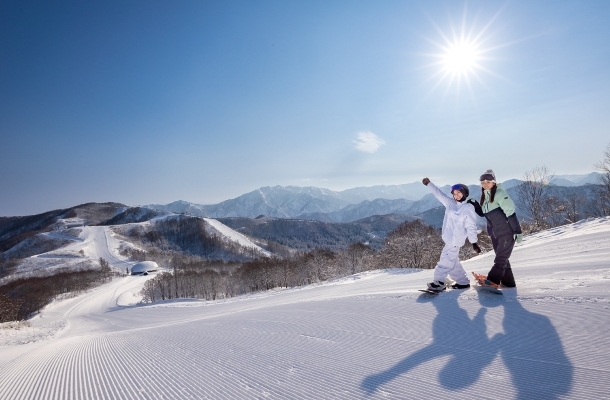 渡假村早餐→雪場集合→分組上課 (五小時課程)