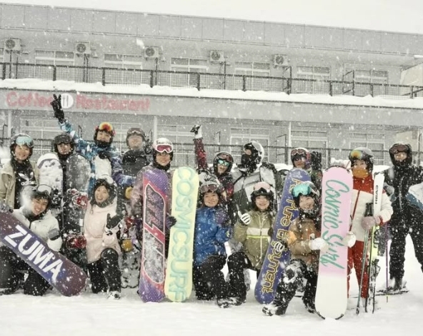 早餐時光→豬苗代滑雪場→分組上課 (五小時課程)→夜滑+雪上煙火
