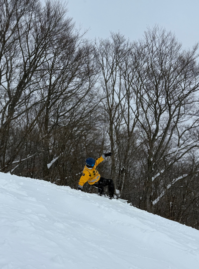 早餐時光→集合前往雪場→分組上課 (五小時課程)→WILD BBQ 海陸燒烤之夜