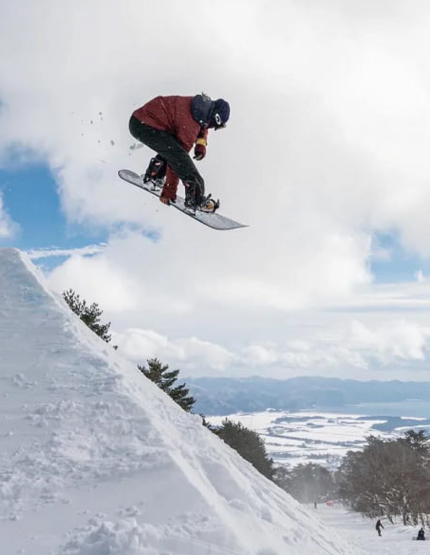 感受雪地飛馳的快感，滑出速度與自由