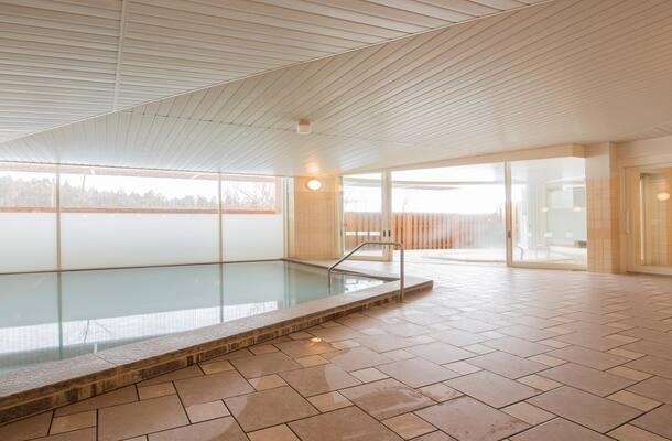 度假村早餐→雪場集合→分組上課 (五小時課程)